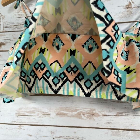AZTEC Tribal Print La Hearts Bikini Top with Ruffles Size: Medium - Picture 6 of 11